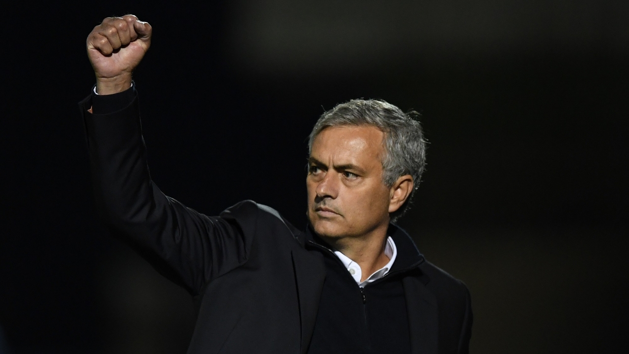 记者：上海申花5名外援以及谢鹏飞和戴伟浚随队出征亚冠客场（记者：申花五外援携谢鹏飞、戴伟浚随队奔赴亚冠客场）