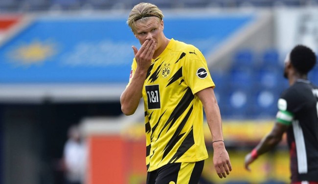 湖人浓眉哥篮下统治球队获胜（浓眉哥内线制霸，湖人取胜）