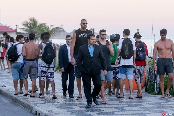 山东泰山推出官方授权球星卡，每盒售价698元（山东泰山发售官方授权球星卡，单盒定价698元）