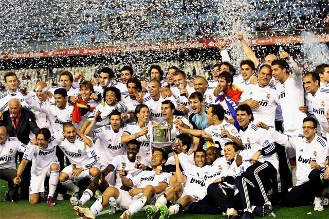 英超前瞻：热刺渐呈高开低走之态，利物浦右路攻防遇人荒（英超展望：热刺高开低走迹象显现，利物浦右路攻守人手告急）