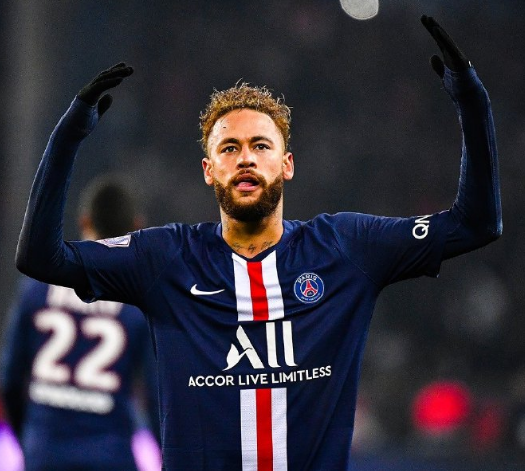 足坛悲喜夜！国米遇争议点球绝杀 拜仁巴萨皆逆转 切尔西又翻车（足坛冰火夜！国米遭争议点球压哨绝杀，拜仁巴萨双双逆转，切尔西再度翻车）